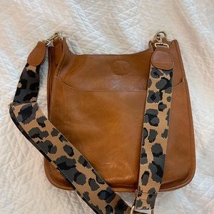 Beautiful brown Crossbody bag adjustable strap. Two pockets.